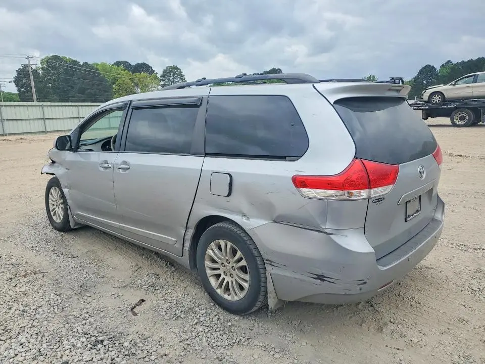 2014 TOYOTA SIENNA XLE 8-PASSENGER  