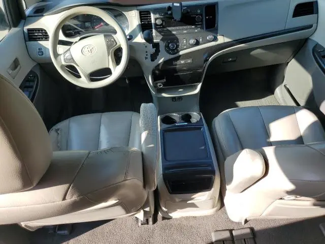 2011 TOYOTA SIENNA LE  