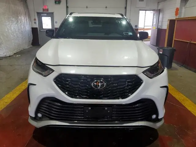 2024 TOYOTA HIGHLANDER LE