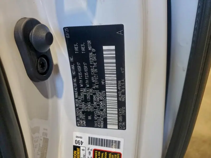 2025 TOYOTA SIENNA XLE  