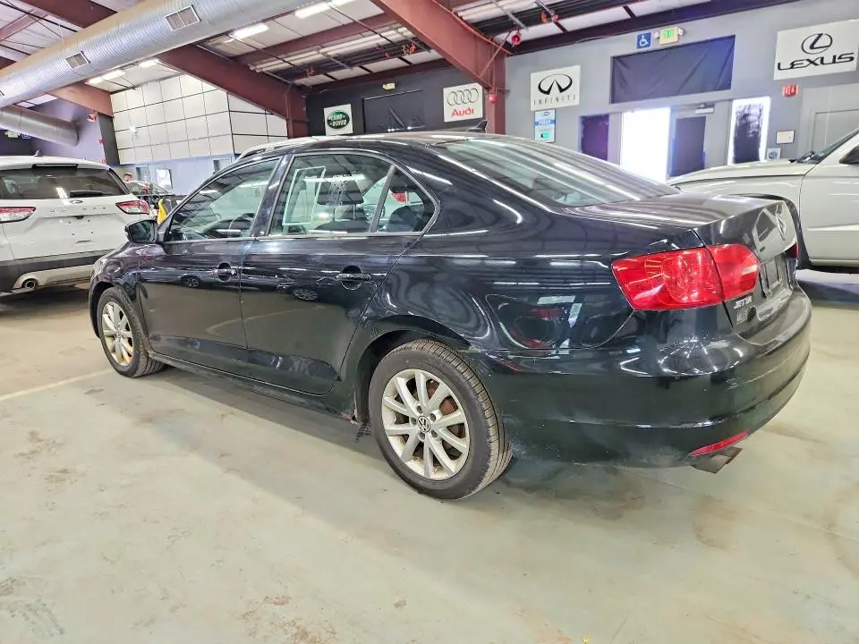 2011 VOLKSWAGEN JETTA SE  