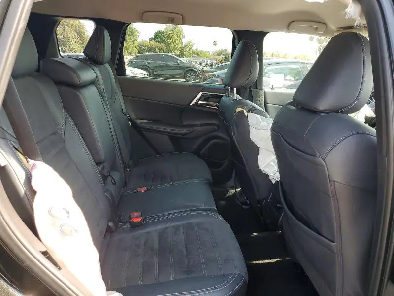 2022 MITSUBISHI OUTLANDER SE  