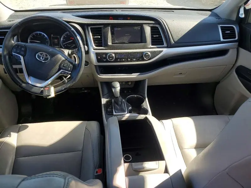 2017 TOYOTA HIGHLANDER XLE  