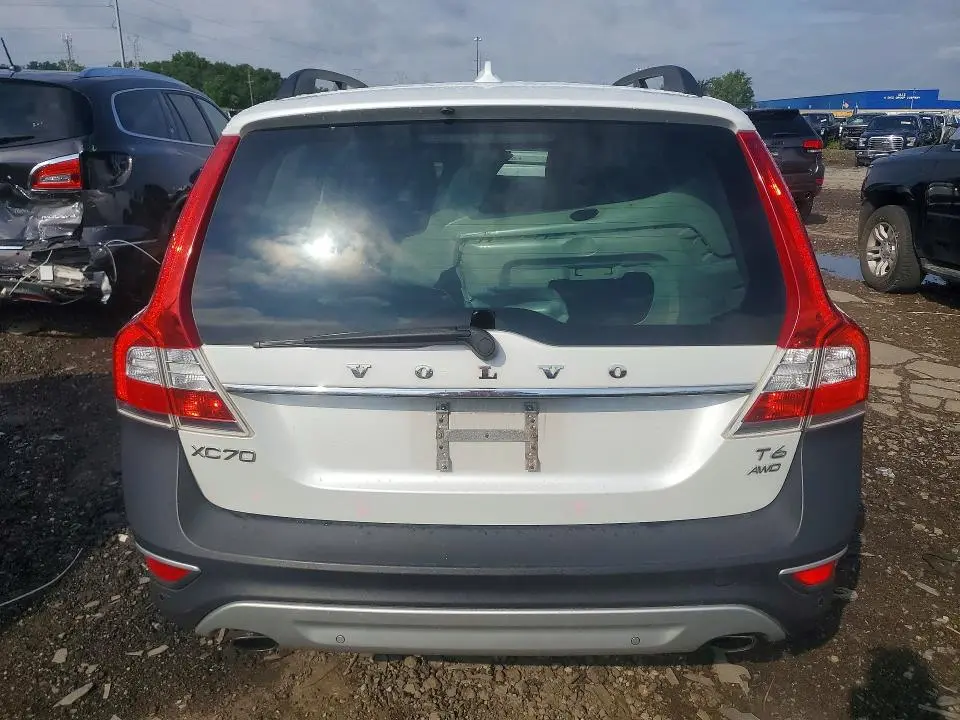 2014 VOLVO XC70 T6  
