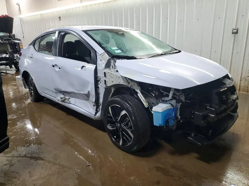 2024 NISSAN VERSA SR  