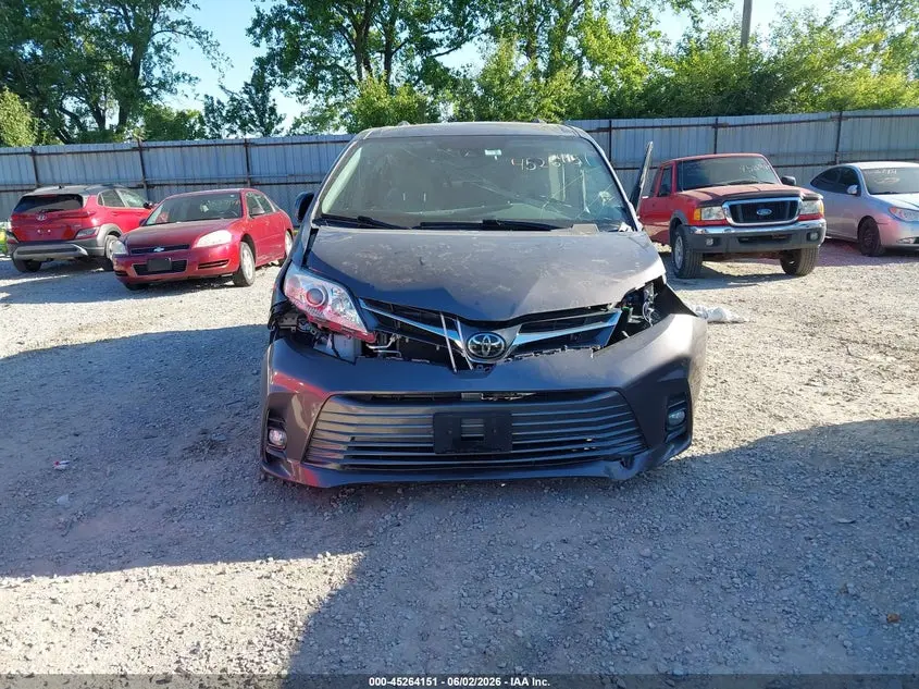 2019 TOYOTA SIENNA XLE 8 PASSENGER