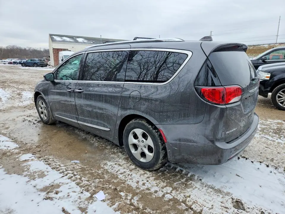 2017 CHRYSLER PACIFICA TOURING L PLUS  