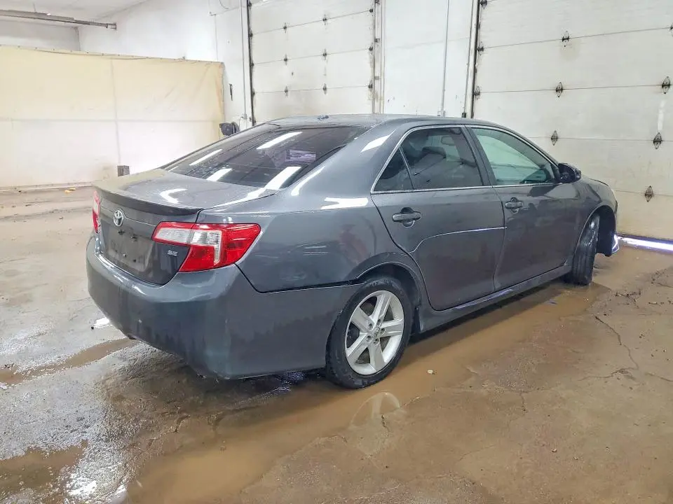 2014 TOYOTA CAMRY SE  