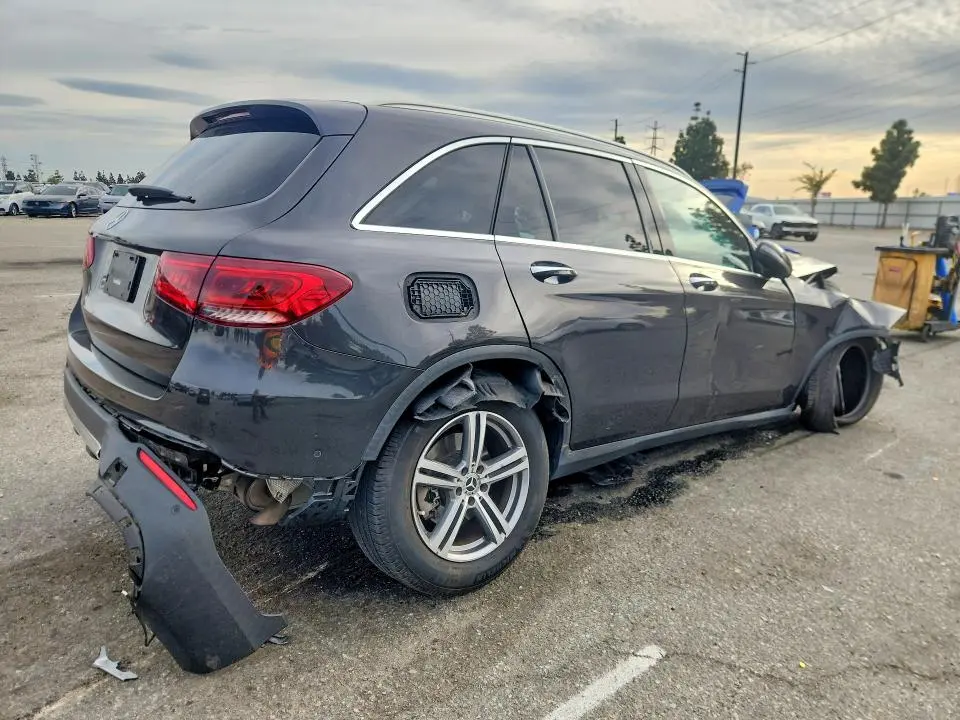 2021 MERCEDES-BENZ GLC 300  