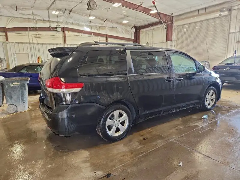 2013 TOYOTA SIENNA LE  
