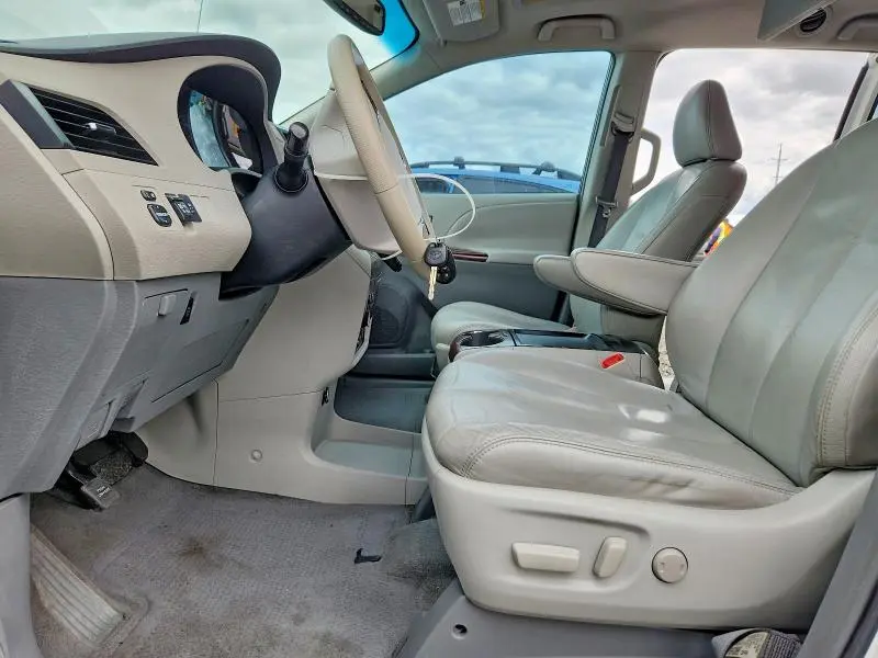 2011 TOYOTA SIENNA XLE 8-PASSENGER  