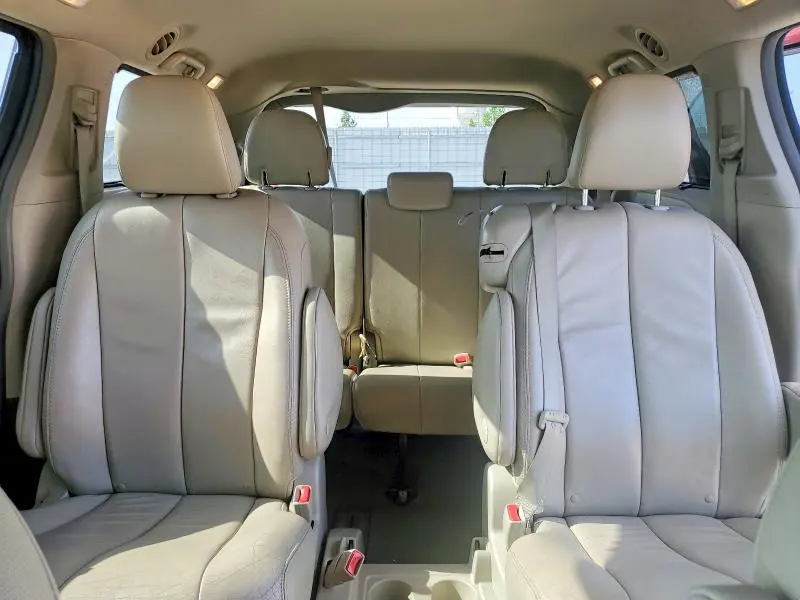 2013 TOYOTA SIENNA XLE 8-PASSENGER  
