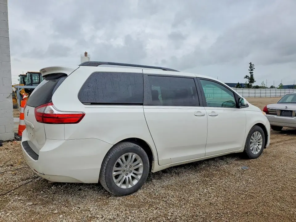2017 TOYOTA SIENNA XLE 8-PASSENGER  