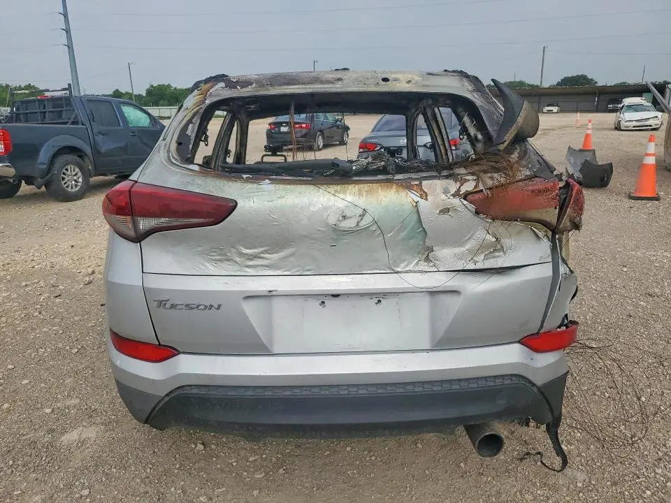 2016 HYUNDAI TUCSON SE  