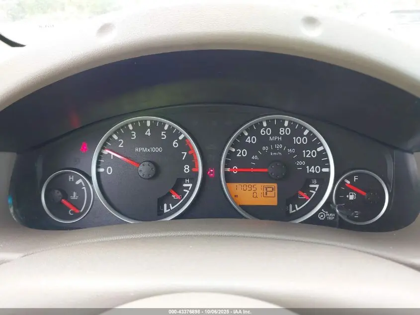 2012 NISSAN PATHFINDER SV