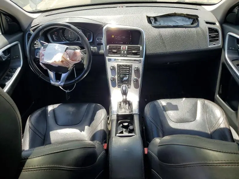 2017 VOLVO XC60 T6 DYNAMIC  