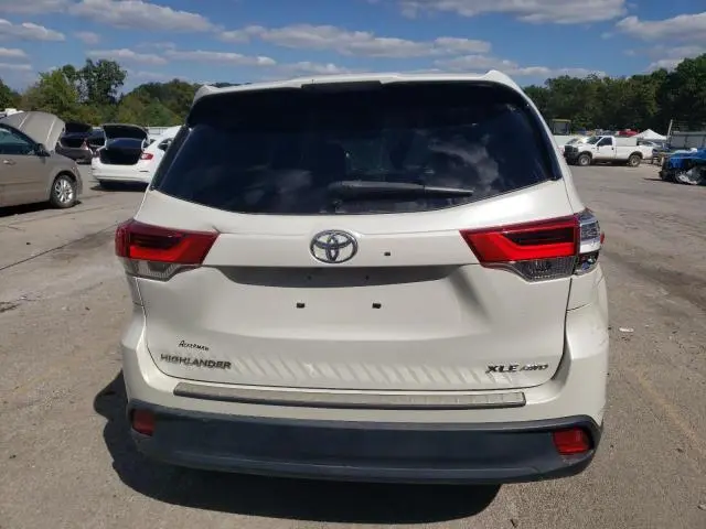 2017 TOYOTA HIGHLANDER SE  