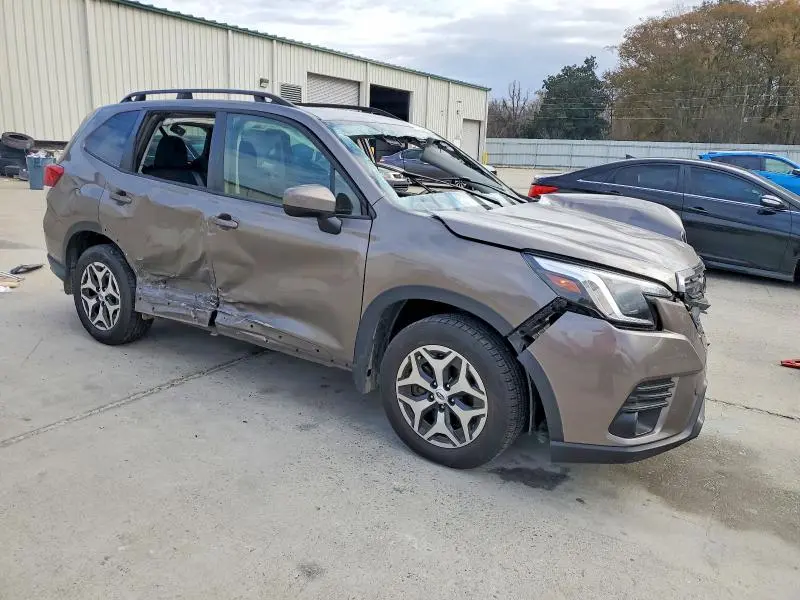 2023 SUBARU FORESTER PREMIUM  