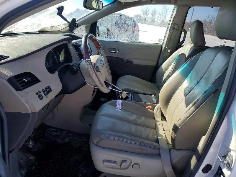 2011 TOYOTA SIENNA XLE  