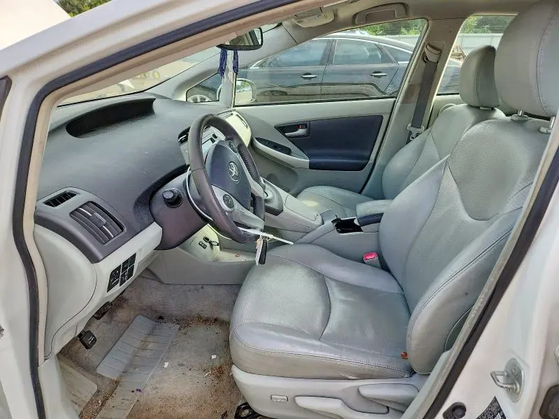 2010 TOYOTA PRIUS V  