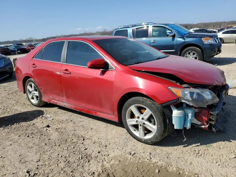 2014 TOYOTA CAMRY SE  