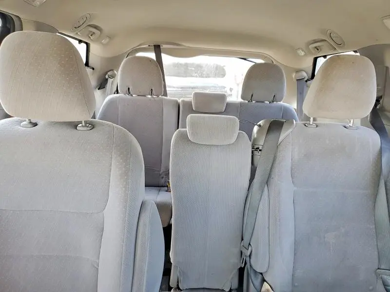 2015 TOYOTA SIENNA LE 8-PASSENGER  