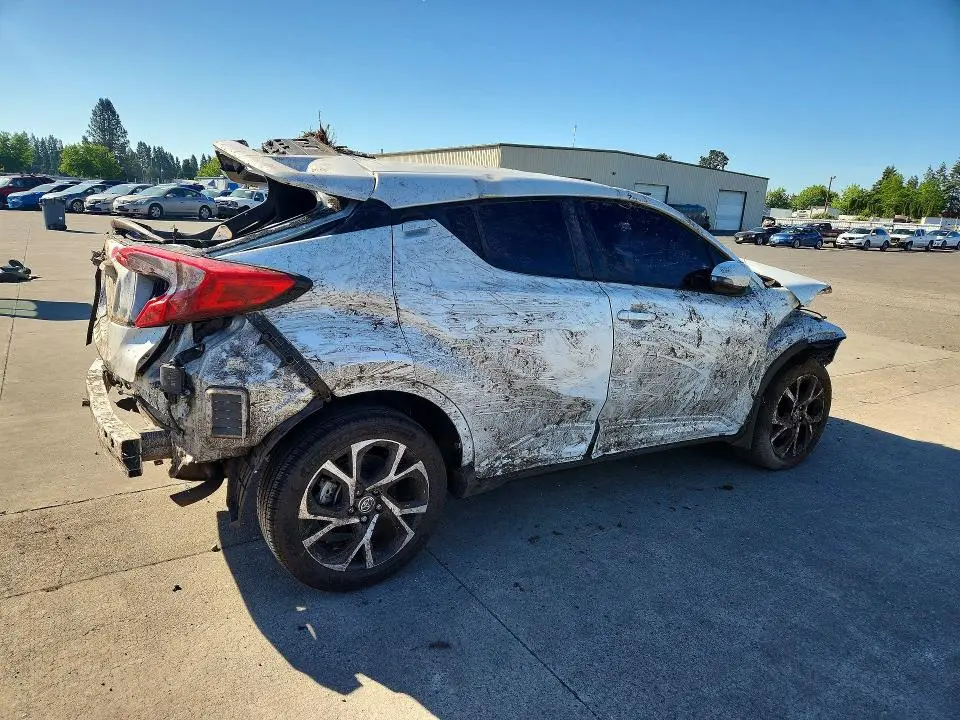 2022 TOYOTA C-HR XLE  