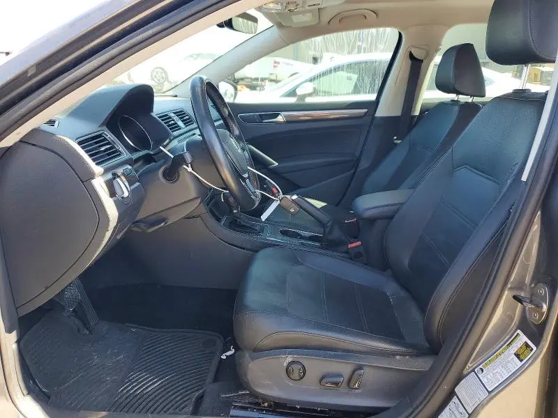 2017 VOLKSWAGEN PASSAT SE  