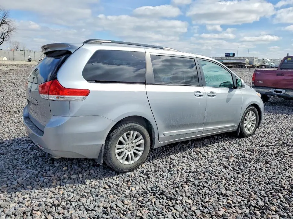 2012 TOYOTA SIENNA XLE 8-PASSENGER  