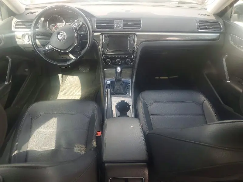 2017 VOLKSWAGEN PASSAT SE  