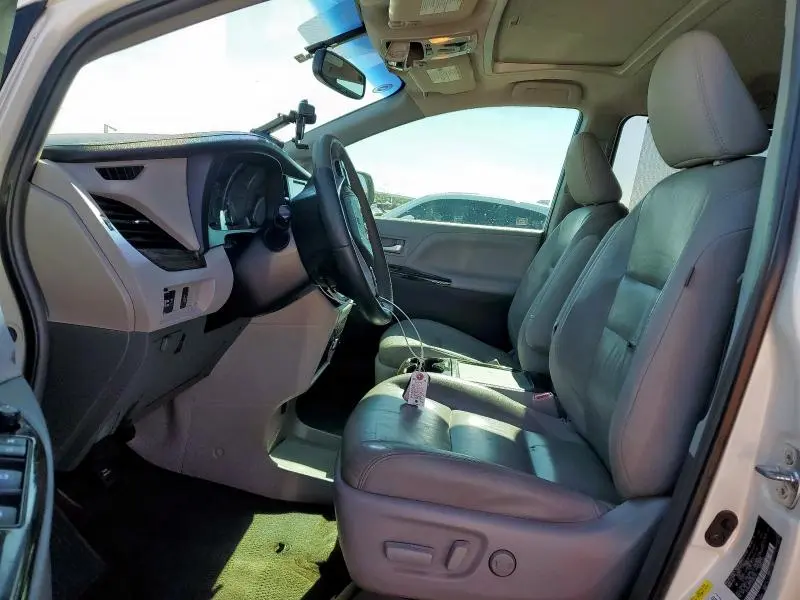 2015 TOYOTA SIENNA XLE  