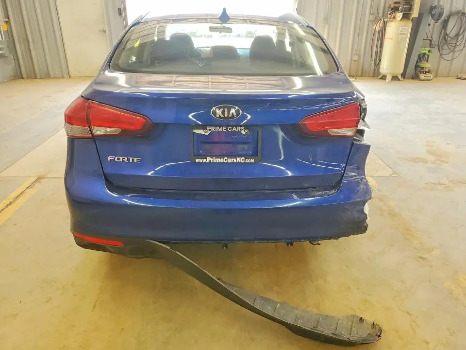 2017 KIA FORTE LX  