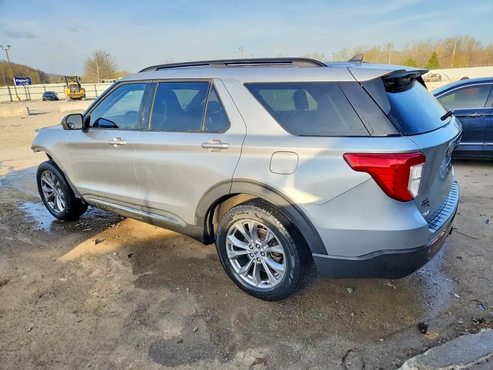 2022 FORD EXPLORER XLT  