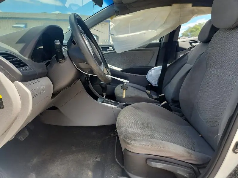 2012 HYUNDAI ACCENT GS  