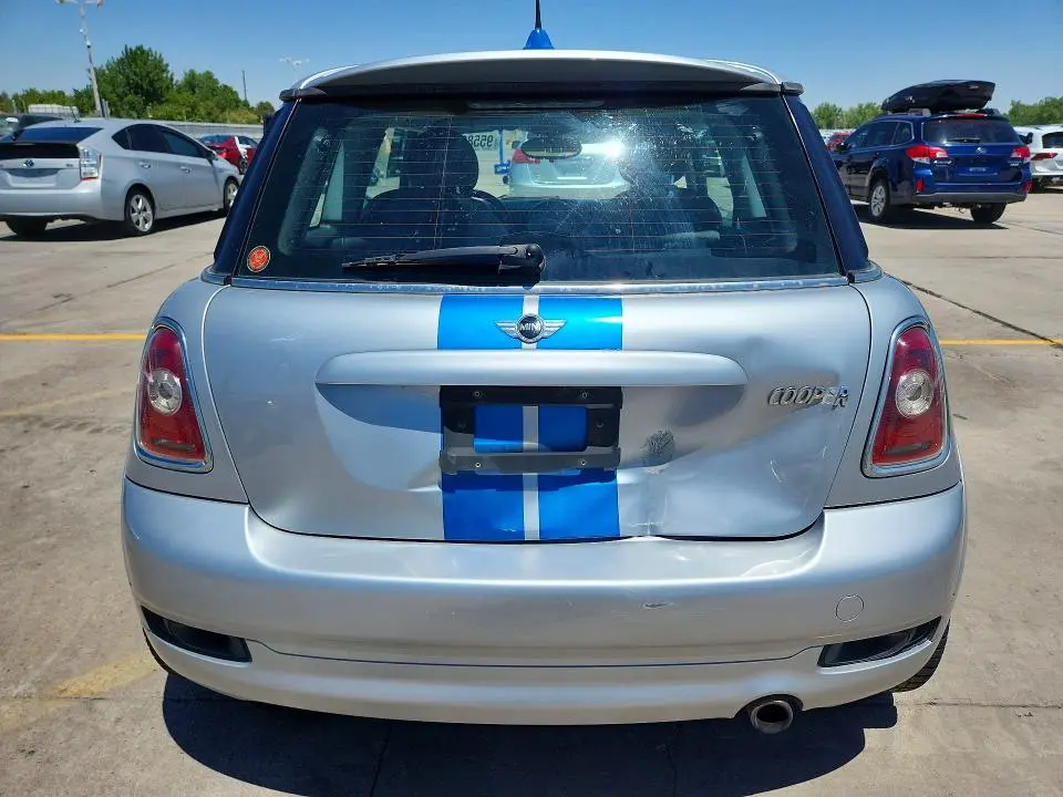 2010 MINI COOPER   