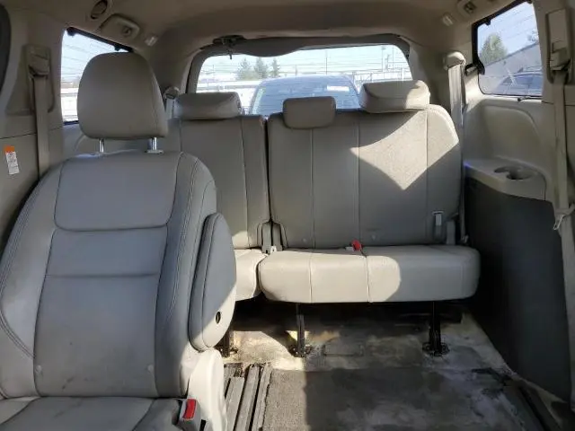 2017 TOYOTA SIENNA XLE  