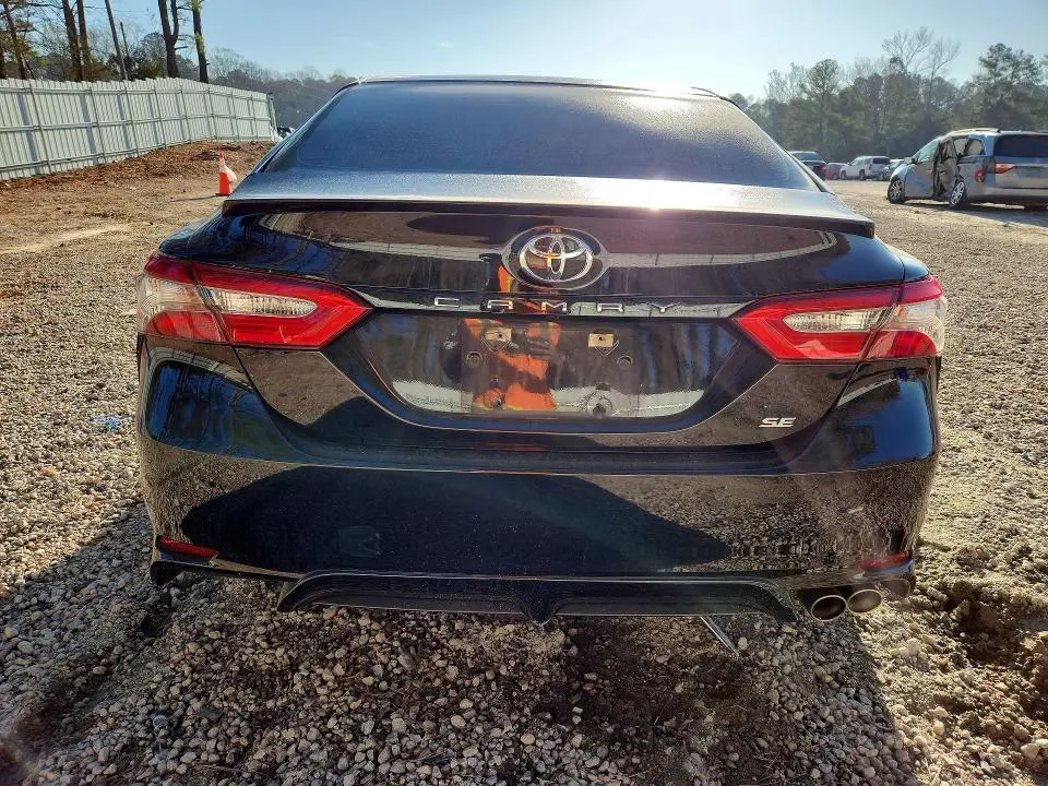 2018 TOYOTA CAMRY SE  