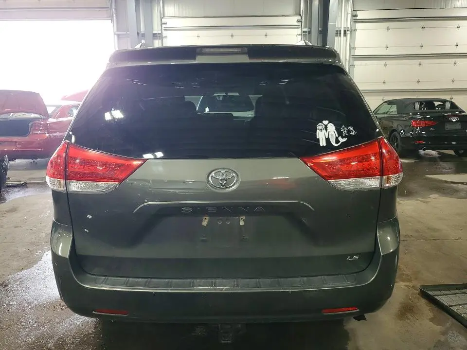 2011 TOYOTA SIENNA LE  