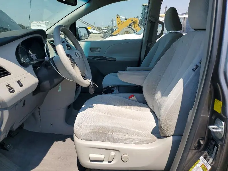 2011 TOYOTA SIENNA LE  