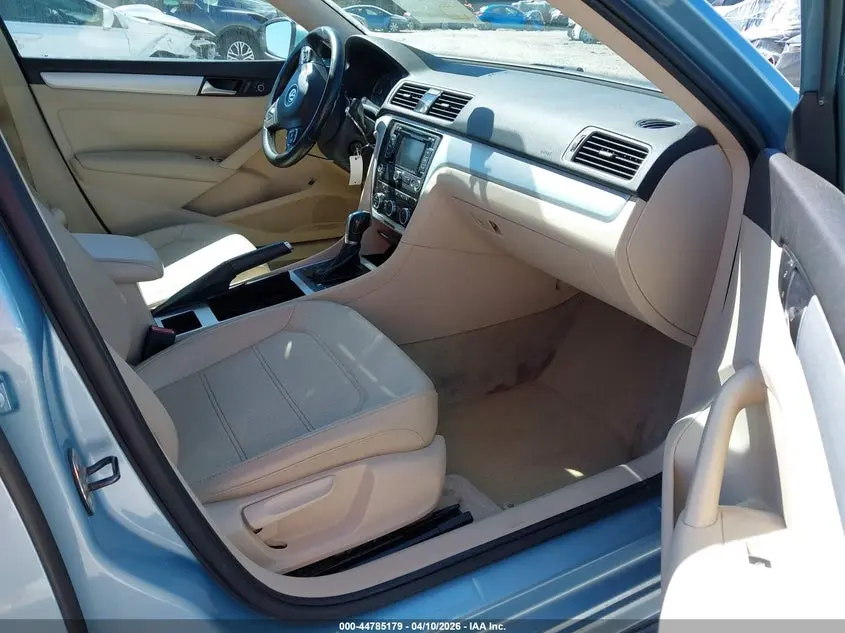 2012 VOLKSWAGEN PASSAT 2.5L SE
