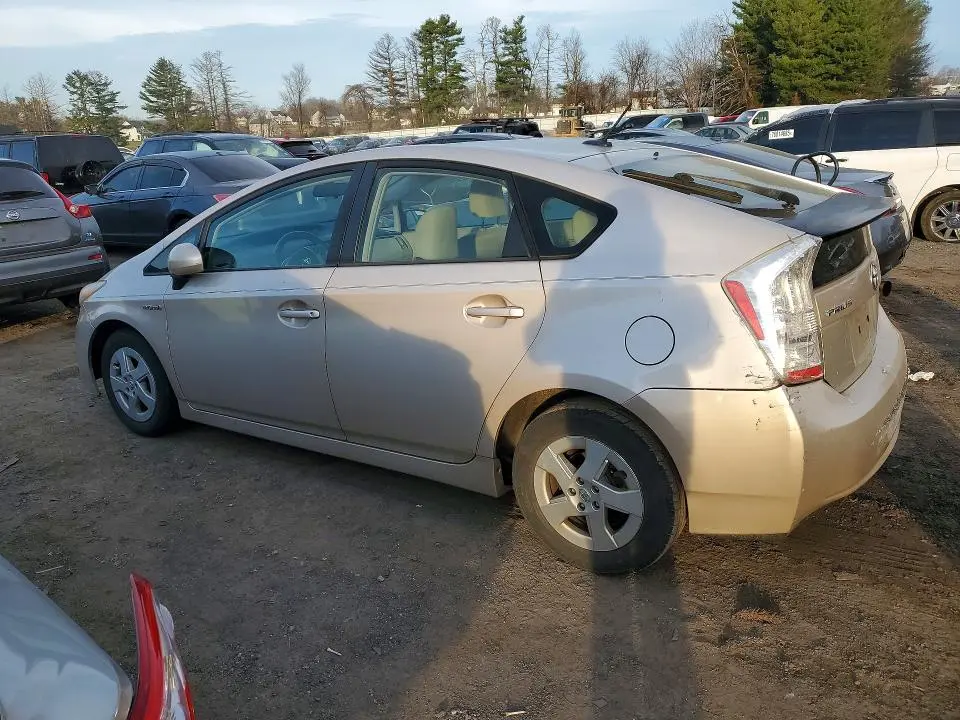 2010 TOYOTA PRIUS III  