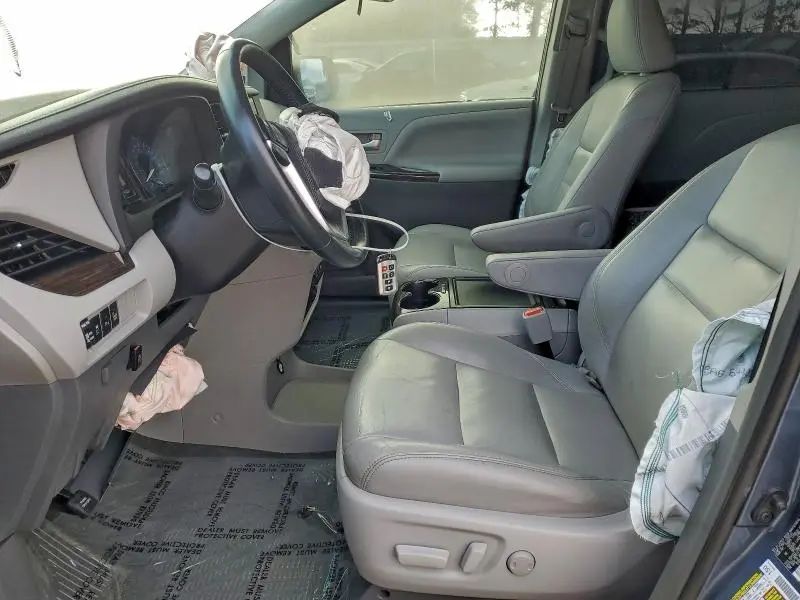 2015 TOYOTA SIENNA XLE  
