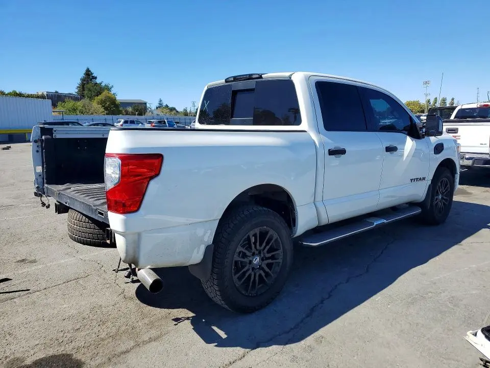 2017 NISSAN TITAN   