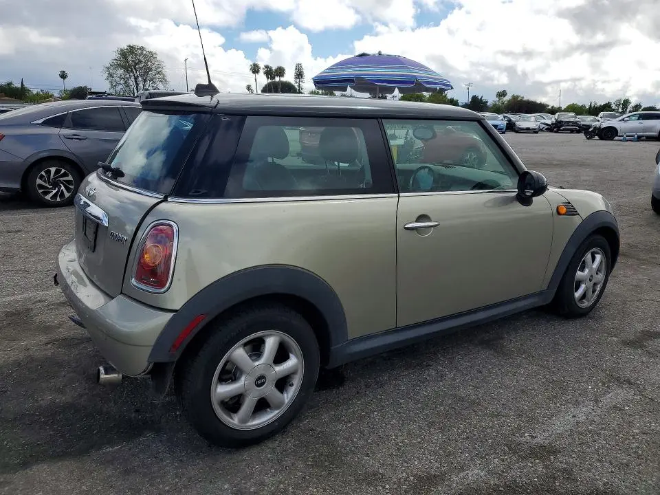2010 MINI COOPER   