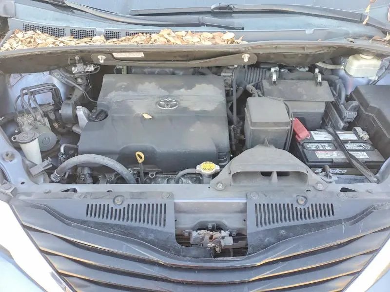 2014 TOYOTA SIENNA LE 8-PASSENGER  