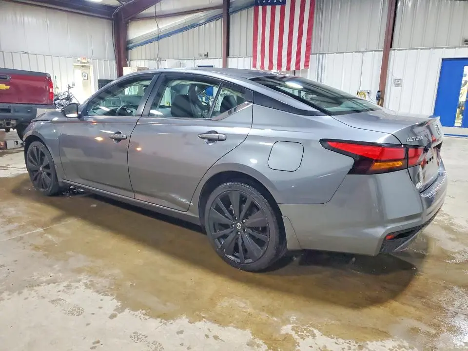 2022 NISSAN ALTIMA SR  