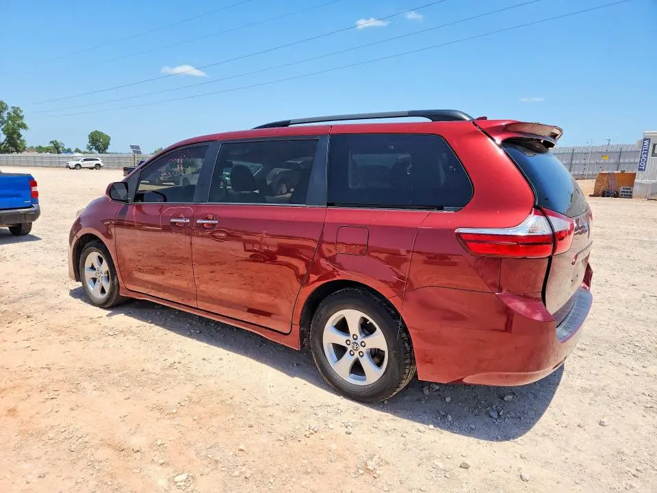 2019 TOYOTA SIENNA LE  
