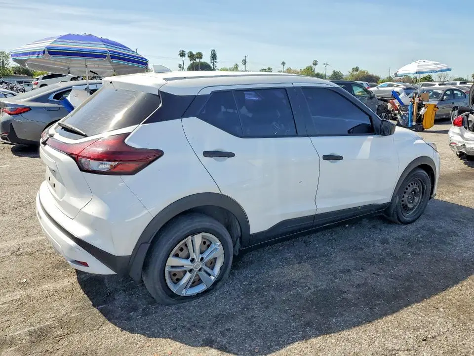 2022 NISSAN KICKS S  