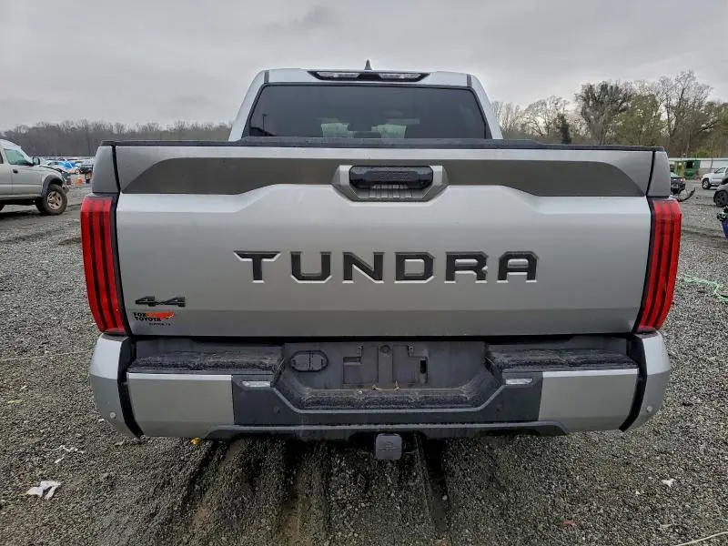 2024 TOYOTA TUNDRA CREWMAX SR  