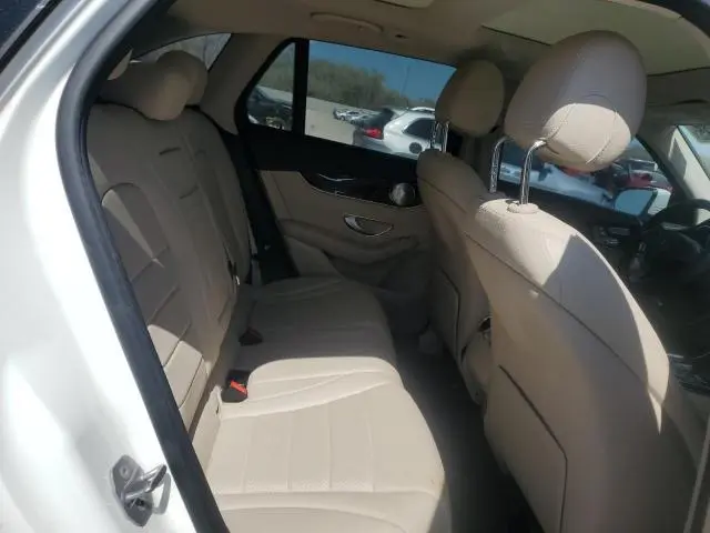 2016 MERCEDES-BENZ GLC 300